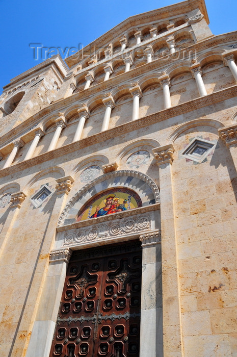 sardinia326: Cagliari, Sardinia / Sardegna / Sardigna: Cathedral of Saint Mary - founded in 1217 - 1930s neo-Romanesque style facade by architect Francesco Giarrizzo - Cattedrale di Santa Maria di Castello - Duomo - quartiere Castello - photo by M.Torres - (c) Travel-Images.com - Stock Photography agency - Image Bank