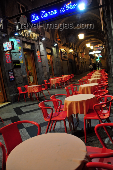 sardinia333: Cagliari, Sardinia / Sardegna / Sardigna: pavement café under the arcade of Via Roma - Caffé Roma - La Tazza d'Oro - Portici della via Roma - quartiere Marina - photo by M.Torres - (c) Travel-Images.com - Stock Photography agency - Image Bank