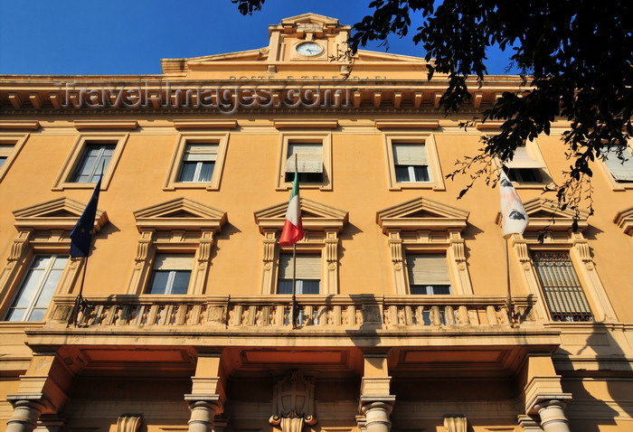 sardinia354: Cagliari, Sardinia / Sardegna / Sardigna: central post office - Piazza del Carmine - porch supported by four Tuscan columns - projecting cornice with a parapet and central pediment - Palazzo delle Poste e Telegrafi - quartiere di Stampace - photo by M.Torres - (c) Travel-Images.com - Stock Photography agency - Image Bank