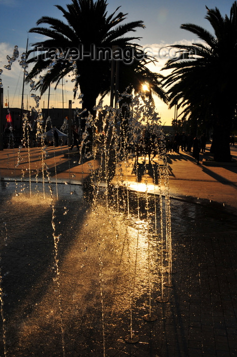 sardinia365: Cagliari, Sardinia / Sardegna / Sardigna: fountain by the harbour - Via Roma - Calata Roma - quartiere Marina - photo by M.Torres - (c) Travel-Images.com - Stock Photography agency - Image Bank