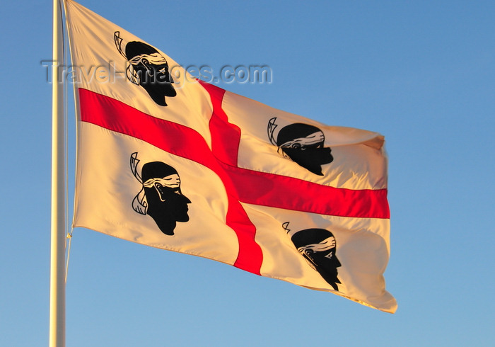 sardinia367: Cagliari, Sardinia / Sardegna / Sardigna: Sardinian flag in the harbour - white field with red cross and a moor's head on each canton - photo by M.Torres - (c) Travel-Images.com - Stock Photography agency - Image Bank