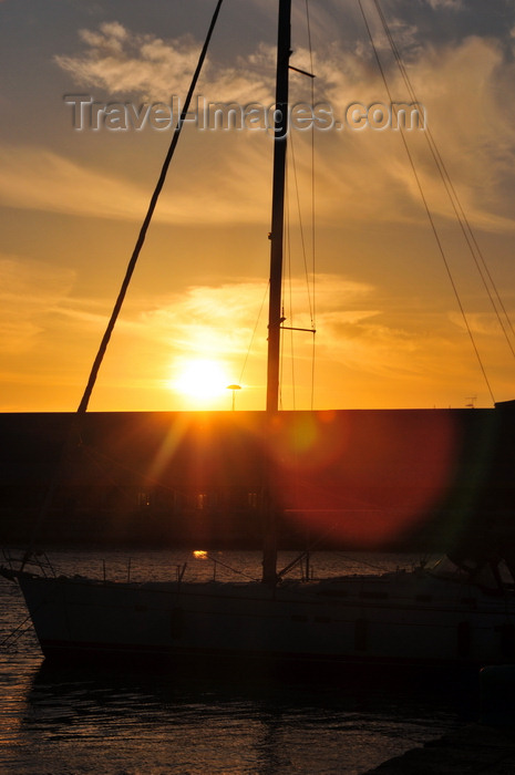 sardinia369: Cagliari, Sardinia / Sardegna / Sardigna: yacht at sunset - Maritime Terminal - Calata Roma - quartiere Marina - photo by M.Torres - (c) Travel-Images.com - Stock Photography agency - Image Bank