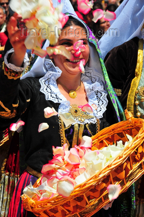 sardinia394: Cagliari, Sardinia / Sardegna / Sardigna: Feast of Sant'Efisio / Sagra di Sant'Efisio - rose petals fly from a basket - 'Sa Ramadura' ritual on Via Roma - photo by M.Torres - (c) Travel-Images.com - Stock Photography agency - Image Bank