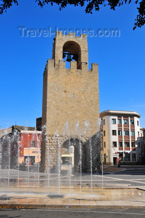 sardinia40: Oristano / Aristanis, Oristano province, Sardinia / Sardegna / Sardigna: fountain and tower of San Cristoforo / Mariano II / Porta Manna - piazza Roma - photo by M.Torres - (c) Travel-Images.com - Stock Photography agency - Image Bank