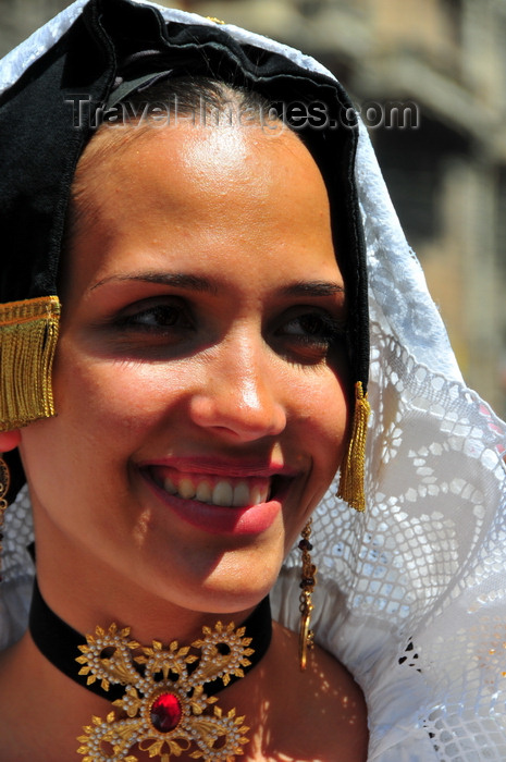 sardinia402: Cagliari, Sardinia / Sardegna / Sardigna: Feast of Sant'Efisio / Sagra di Sant'Efisio - beautiful Sardinian face - young woman in traditional attire from Selargius - photo by M.Torres - (c) Travel-Images.com - Stock Photography agency - Image Bank