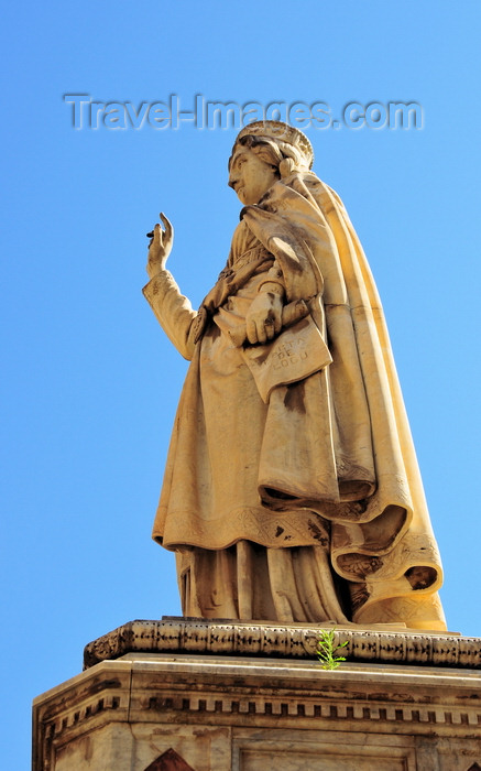 sardinia43: Oristano / Aristanis, Oristano province, Sardinia / Sardegna / Sardigna: Statue of Giudicessa Eleanor of Arborea, holding the Carta de Logu in her hand - piazza Eleanor d'Arborea - photo by M.Torres - (c) Travel-Images.com - Stock Photography agency - Image Bank