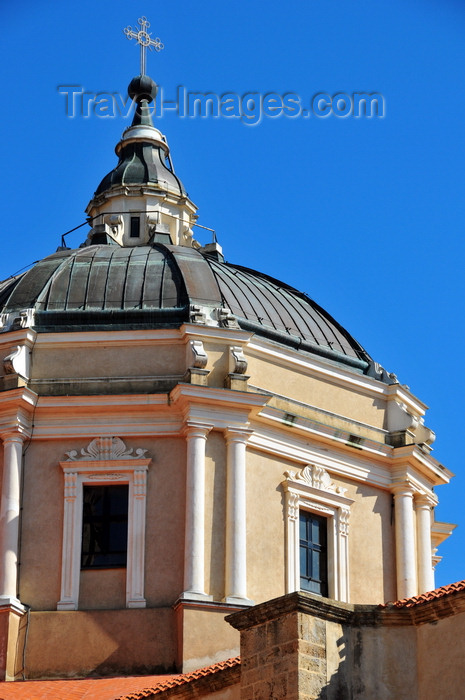 sardinia47: Oristano / Aristanis, Oristano province, Sardinia / Sardegna / Sardigna: St. Mary's Cathedral - Baroque dome - Santa Maria Assunta - photo by M.Torres - (c) Travel-Images.com - Stock Photography agency - Image Bank