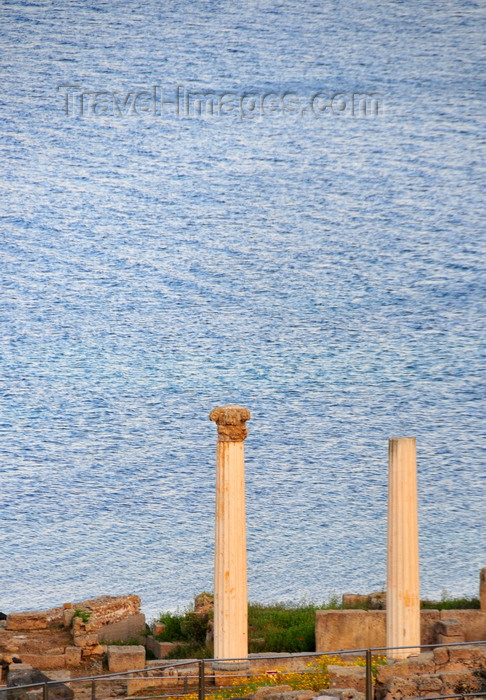 sardinia54: San Giovanni di Sinis, Oristano province, Sardinia / Sardegna / Sardigna: two columns by the sea in the Tharros ruins - founded by Phoenicians, mentioned by Ptolemy and in the Itineraries - photo by M.Torres - (c) Travel-Images.com - Stock Photography agency - Image Bank