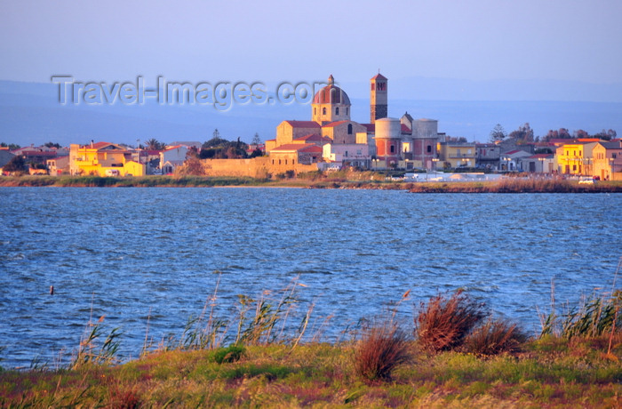 sardinia55: Cabras, Oristano province, Sardinia / Sardegna / Sardigna: Stagno di Cabras lagoon and Church of the Assumption of the Virgin - 16th century - 
Chiesa di Santa Maria Assunta - Duomo di Cabras - photo by M.Torres - (c) Travel-Images.com - Stock Photography agency - Image Bank