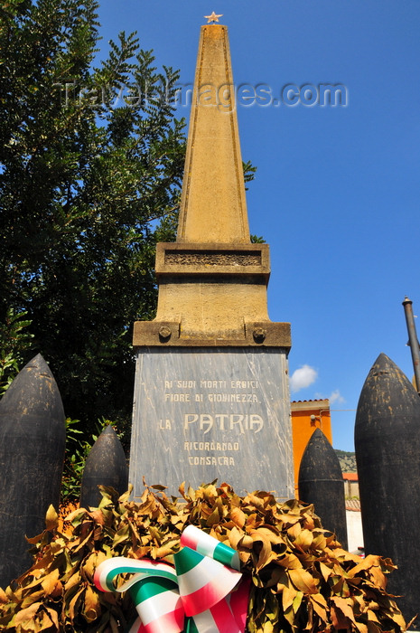 sardinia68: Tuili, Medio Campidano province, Sardinia / Sardegna / Sardigna: obelisk, crown of laurels and artillery shells - the Fatherland pays homage to the young men lost at war - square on Via Roma - photo by M.Torres - (c) Travel-Images.com - Stock Photography agency - Image Bank