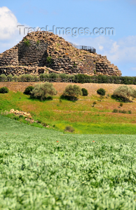 sardinia80: Barumini, Medio Campidano province, Sardinia / Sardegna / Sardigna: Su Nuraxi nuraghic complex - fortified village - UNESCO World Heritage Site - photo by M.Torres - (c) Travel-Images.com - Stock Photography agency - Image Bank