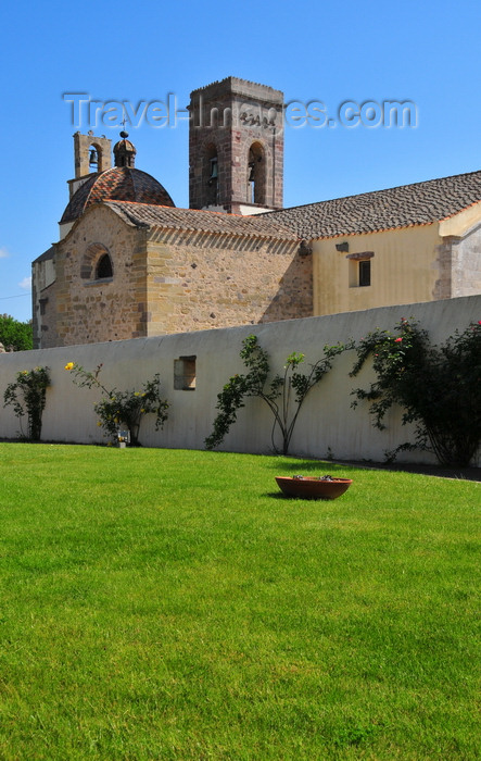 sardinia85: Barumini , Medio Campidano province, Sardinia / Sardegna / Sardigna: Church of the Immaculate Conception, built in 1590 - late gothic style - Chiesa Parrocchiale dell'Immacolata - photo by M.Torres - (c) Travel-Images.com - Stock Photography agency - Image Bank