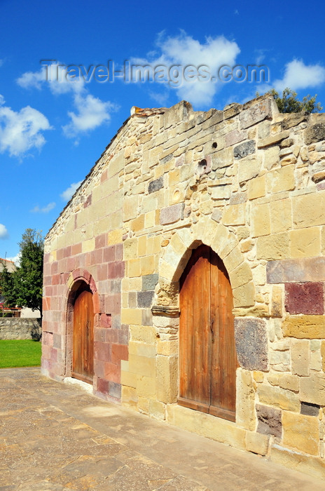 sardinia88: Barumini, Medio Campidano province, Sardinia / Sardegna / Sardigna: medieval church of San Giovanni Battista, consacrated in 1316 - photo by M.Torres - (c) Travel-Images.com - Stock Photography agency - Image Bank