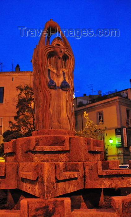 sardinia9: Olbia / Terranoa / Tarranoa, Olbia-Tempio province, Sardinia / Sardegna / Sardigna: fountain - statue with a bra - Piazza Matteotti at night - photo by M.Torres - (c) Travel-Images.com - Stock Photography agency - Image Bank