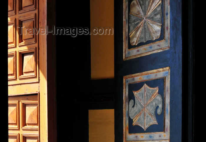 sardinia92: Gesturi, Medio Campidano province, Sardinia / Sardegna / Sardigna: church of Saint Teresa of Ávila - detail for the doors - chiesa parrocchiale della Madonna dell' Assunta / Santa Teresa d'Avila - photo by M.Torres - (c) Travel-Images.com - Stock Photography agency - Image Bank