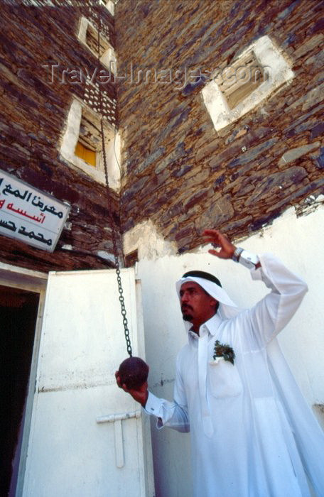 saudi-arabia10: Saudi Arabia - Asir province: Alma museum - remote control (photo by F.Rigaud) - (c) Travel-Images.com - Stock Photography agency - Image Bank