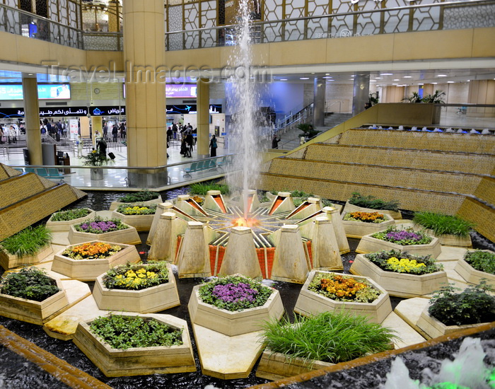 saudi-arabia101: Riyadh, Saudi Arabia: King Khalid International Airport / Riyadh Airport - ornate fountain with flower beds - photo by M.Torres - (c) Travel-Images.com - Stock Photography agency - Image Bank
