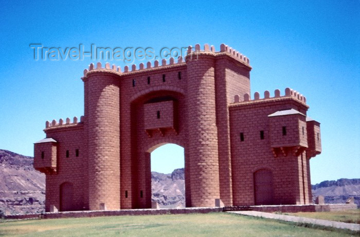 saudi-arabia108: Saudi Arabia - Al-Ula / Al-Ola: gate (photo by F.Rigaud) - (c) Travel-Images.com - Stock Photography agency - Image Bank