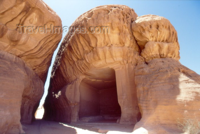 saudi-arabia112: Saudi Arabia - Madain Salah / Hegra: the Diwan - meeting room (photo by F.Rigaud) - (c) Travel-Images.com - Stock Photography agency - Image Bank