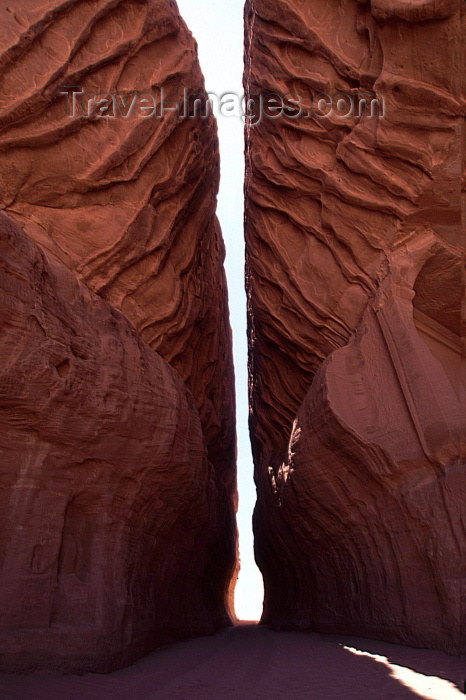 saudi-arabia113: Saudi Arabia - Madain Salah / Meda'in Saleh: Mini Siq passage (photo by F.Rigaud) - (c) Travel-Images.com - Stock Photography agency - Image Bank