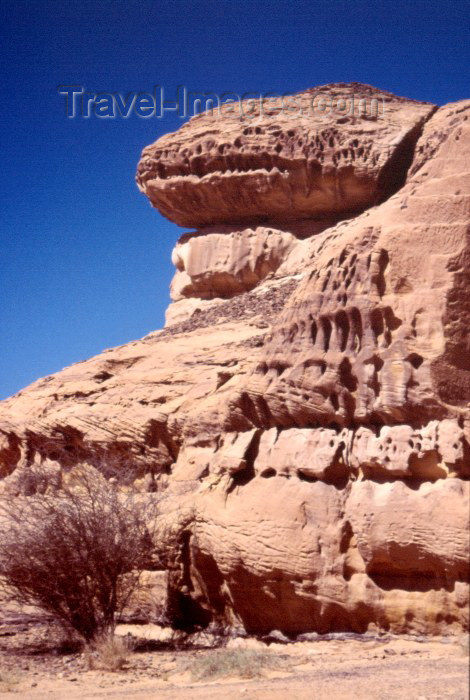 saudi-arabia121: Saudi Arabia - Madain Salah / Hegra: rock wall (photo by F.Rigaud) - (c) Travel-Images.com - Stock Photography agency - Image Bank