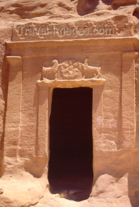 saudi-arabia128: Saudi Arabia - Madain Salah: tomb - gate with lions (photo by F.Rigaud) - (c) Travel-Images.com - Stock Photography agency - Image Bank