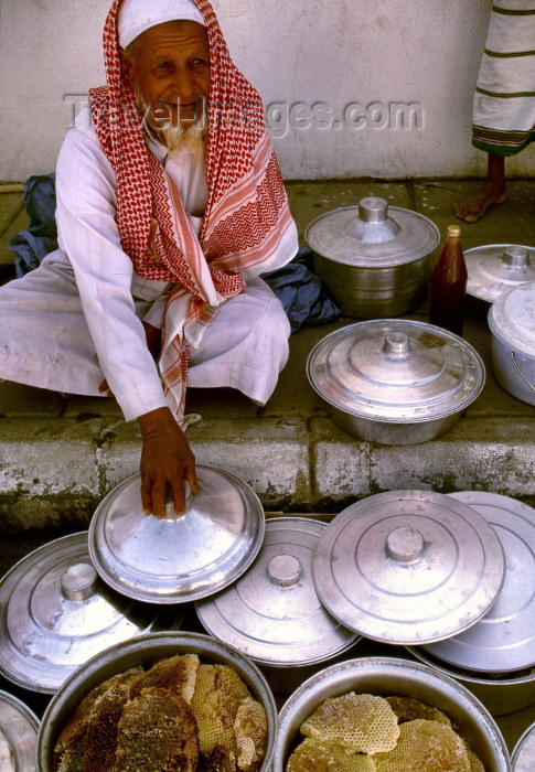 saudi-arabia135: Saudi Arabia - Asir province - Abha: selling honey (photo by F.Rigaud) - (c) Travel-Images.com - Stock Photography agency - Image Bank