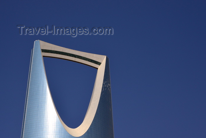 saudi-arabia141: Riyadh, Saudi Arabia: Kingdom Centre and sky - designed by Ellerbe Becket & Omrania - Orouba Street, Olaya Street and King Fahad Road - photo by M.Torres - (c) Travel-Images.com - Stock Photography agency - Image Bank