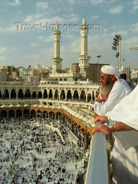 saudi-arabia152: Mecca / Makkah, Saudi Arabia: a Muslim man looks at Kaaba in Haram Mosque, from third floor - Masjid al-Haram during Hajj, Dhu al-Hijjah month - photo by A.Faizal - (c) Travel-Images.com - Stock Photography agency - Image Bank