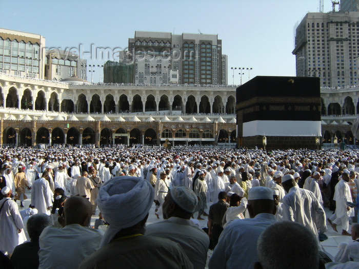 saudi-arabia159: Mecca / Makkah, Saudi Arabia: Muslims circumambulate the Kaaba, the building where Muslims face five times a day, everywhere in the world in prayer - the Kaaba is a large masonry structure roughly of cubic shape, made of granite from the hills near Mecca - Haram Sharif - photo by A.Faizal - (c) Travel-Images.com - Stock Photography agency - Image Bank