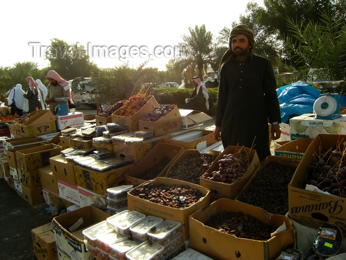 saudi-arabia166: Medina / Madinah, Saudi Arabia: dates are widely sold  for daily consumption - dates are usually consumed by muslims all around the world who are fasting - photo by A.Faizal - (c) Travel-Images.com - Stock Photography agency - Image Bank