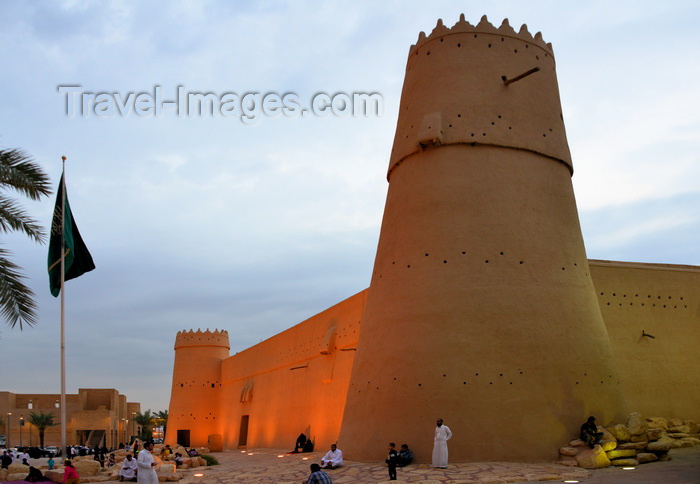 saudi-arabia196: Riyadh, Saudi Arabia: people relax by Al Masmak Fortress, 19th century fort taken in 1902 by Abdulaziz ibn Al Saud - photo by M.Torres - (c) Travel-Images.com - Stock Photography agency - Image Bank