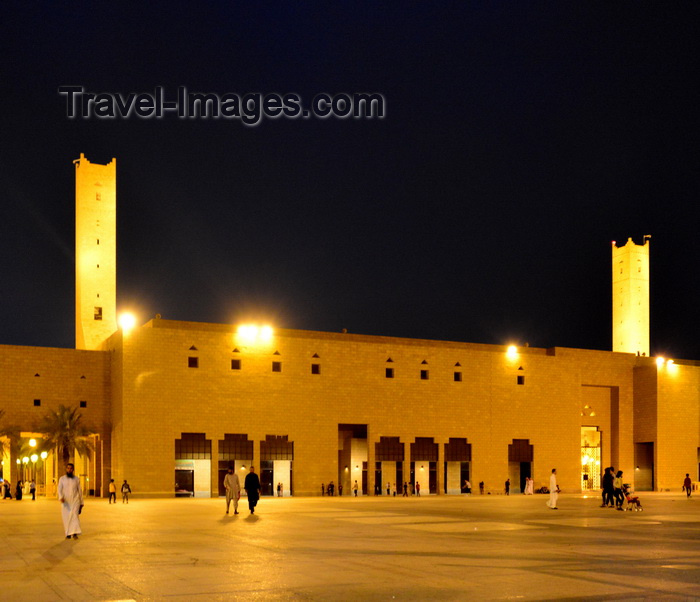 saudi-arabia198: Riyadh, Saudi Arabia: Grand Mosque and the old town's main square - Deera / Al Safah / Justice Square / Chop Chop Square, where public executions take place - Qasr al Hokm district, the old centre of Riyadh - photo by M.Torres - (c) Travel-Images.com - Stock Photography agency - Image Bank