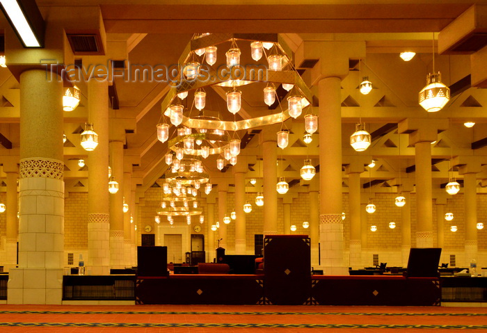 saudi-arabia202: Riyadh, Saudi Arabia: prayer hall (musalla) of the Grand Mosque of Riyadh - Al Imam Turki ibn Abdallah Mosque - seats 17,000 people - photo by M.Torres - (c) Travel-Images.com - Stock Photography agency - Image Bank