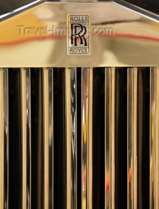 saudi-arabia211: Riyadh, Saudi Arabia: Rolls-Royce Phantom IV - King Abdul Aziz Memorial Hall - Rolls-Royce RR emblem - chrome radiator grill - photo by M.Torres - (c) Travel-Images.com - Stock Photography agency - Image Bank