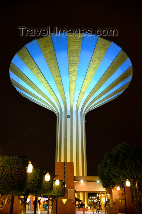 saudi-arabia214: Riyadh, Saudi Arabia: water tower at night - Al-Watan Park, Wazir Street / King Saud Rd, Al Futah - photo by M.Torres - (c) Travel-Images.com - Stock Photography agency - Image Bank