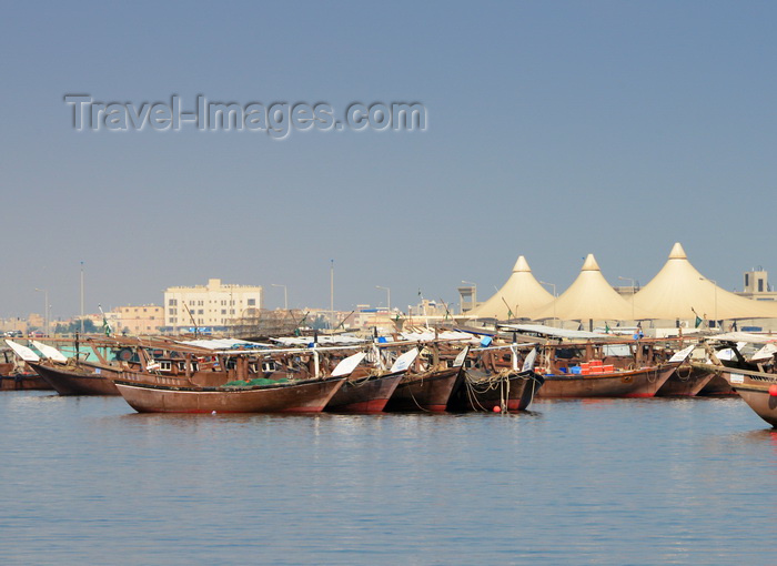 saudi-arabia230: Al Qatif, Eastern Province, Saudi Arabia: fishing dhows moored by the fish market - Tarout Bay, Persian Gulf - photo by M.Torres - (c) Travel-Images.com - Stock Photography agency - Image Bank