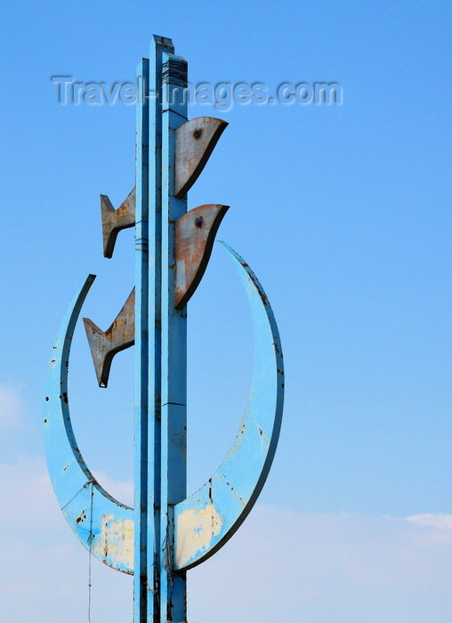 saudi-arabia234: Tarout Island, Al Qatif county, Dammam, Eastern Province, Saudi Arabia: center of the fishes roundabout - photo by M.Torres - (c) Travel-Images.com - Stock Photography agency - Image Bank