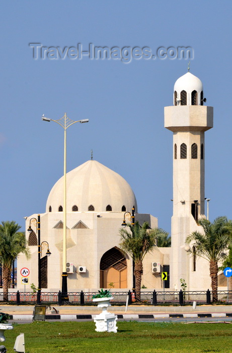 saudi-arabia241: Dammam, Eastern Province, Saudi Arabia: Corniche Mosque, small modern temple on Dammam's corniche on the Persian Gulf - photo by M.Torres - (c) Travel-Images.com - Stock Photography agency - Image Bank