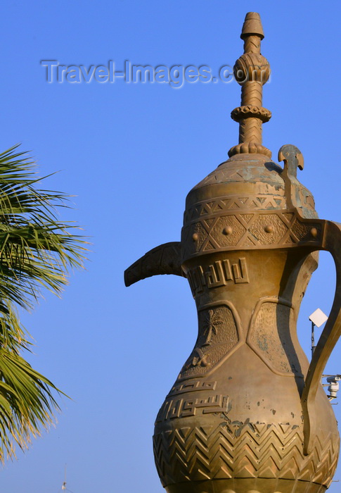 saudi-arabia257: Dammam, Eastern Province, Saudi Arabia: street decoration - coffee pot and blue sky - King Fahd Road - photo by M.Torres - (c) Travel-Images.com - Stock Photography agency - Image Bank