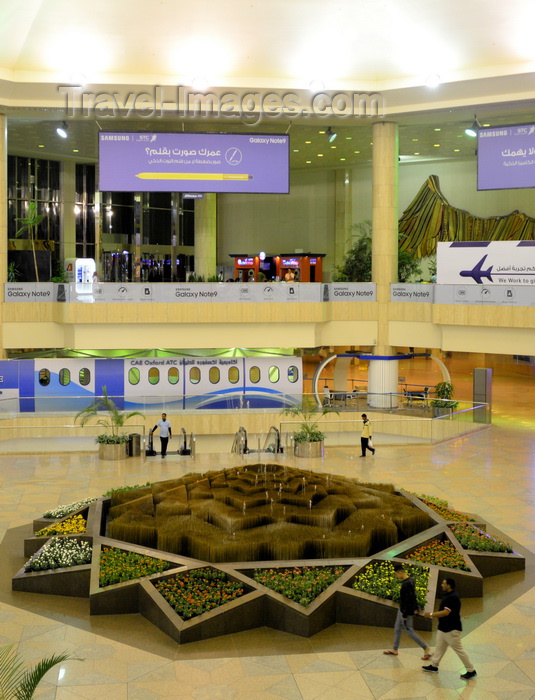 saudi-arabia258: Dammam, Eastern Province, Saudi Arabia: mail hall of King Fahd International Airport / Dammam International Airport - photo by M.Torres - (c) Travel-Images.com - Stock Photography agency - Image Bank