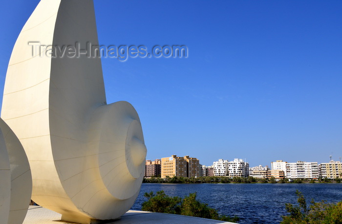 saudi-arabia32: Jeddah, Mecca Region, Saudi Arabia: view of Al Arba'een lake from the conches fountain - King Abdul-Aziz Road, Al-Baghdadiyah Al-Gharbiyah, Al Balad district - photo by M.Torres - (c) Travel-Images.com - Stock Photography agency - Image Bank