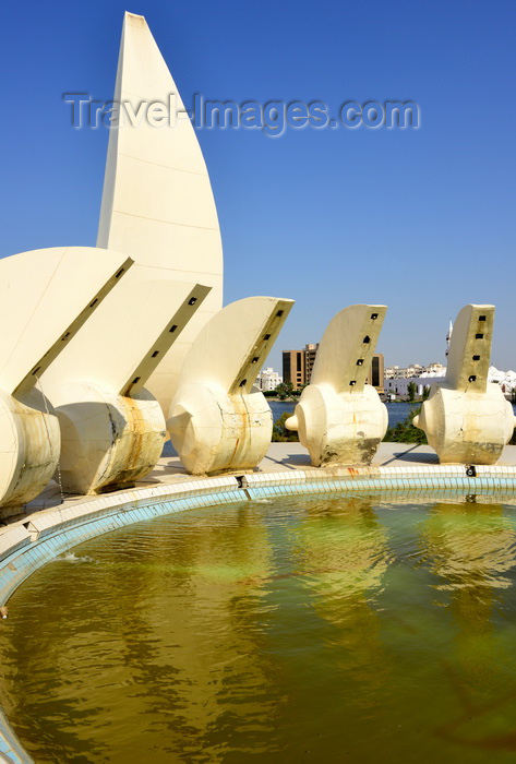 saudi-arabia33: Jeddah, Mecca Region, Saudi Arabia: fountain with conches near of Al Arba'een lake - King Abdul-Aziz Road, Al-Baghdadiyah Al-Gharbiyah, Al Balad district - photo by M.Torres - (c) Travel-Images.com - Stock Photography agency - Image Bank