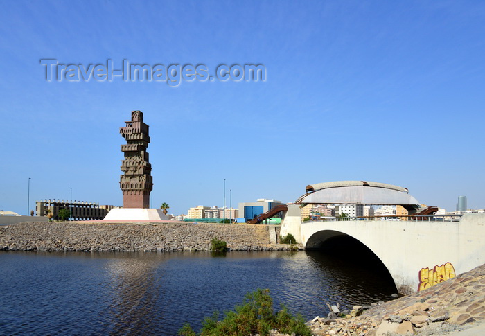 saudi-arabia34: Jeddah, Mecca Region, Saudi Arabia: bridge at the entrance to Al Arba'een lake and sculpture on Middle Corniche Street - photo by M.Torres - (c) Travel-Images.com - Stock Photography agency - Image Bank