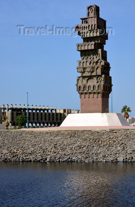 saudi-arabia35: Jeddah, Mecca Region, Saudi Arabia: Walla Haja sculpture with its muqarnas - Middle Corniche Street - photo by M.Torres - (c) Travel-Images.com - Stock Photography agency - Image Bank