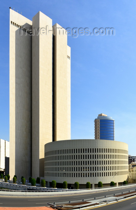 saudi-arabia37: Jeddah, Mecca Region, Saudi Arabia: NCB Tower and car silo - National Commercial Bank, aka Al Ahli Bank, architecture by Skidmore, Owings and Merrill LLP (SOM) - photo by M.Torres - (c) Travel-Images.com - Stock Photography agency - Image Bank