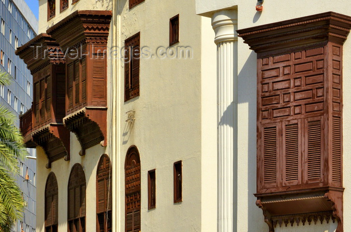 saudi-arabia39: Jeddah, Mecca Region, Saudi Arabia: Al Balad historic district - arabian closed balconies, mashrabiyas - Hejazi architecture of Bait Al Balad and a modern facade - Unesco world heritage site - photo by M.Torres - (c) Travel-Images.com - Stock Photography agency - Image Bank