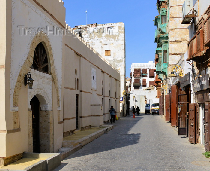 saudi-arabia43: Jeddah, Mecca Region, Saudi Arabia: Nadalah Ibn Khalid Lane, Al Shafi Mosque on the left and Hijaz architecture buildings on the right - Al Mazloum, Al Balad district, Historic Jeddah, UNESCO world heritage site - photo by M.Torres - (c) Travel-Images.com - Stock Photography agency - Image Bank