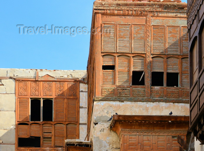 saudi-arabia47: Jeddah, Mecca Region, Saudi Arabia: Suq Al Alawi - derelict hedjazi architecture in Al Balad district - arabian closed balconies and terrace annexes, Historic Jeddah, the Gate to Makkah, UNESCO world heritage site - photo by M.Torres - (c) Travel-Images.com - Stock Photography agency - Image Bank