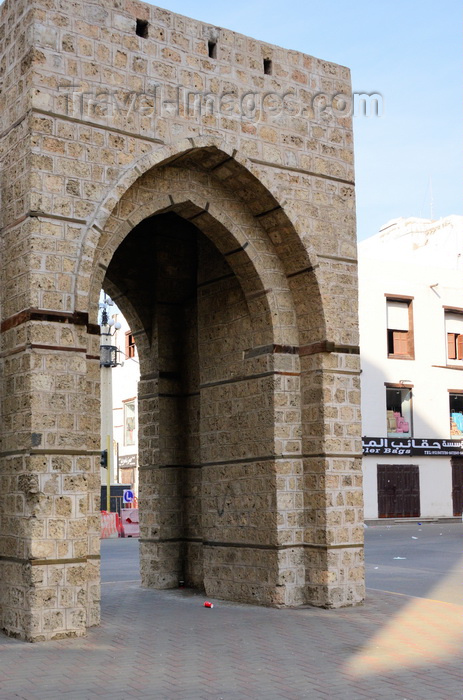 saudi-arabia50: Jeddah, Saudi Arabia: Bab Sharif - gate on Al Dhahab Street, historic Al-Balad district - part of the old city wall, built by Hussain Al-Kurdi as protection from the attacks by the Portuguese, UNESCO World Heritage Site - photo by M.Torres - (c) Travel-Images.com - Stock Photography agency - Image Bank